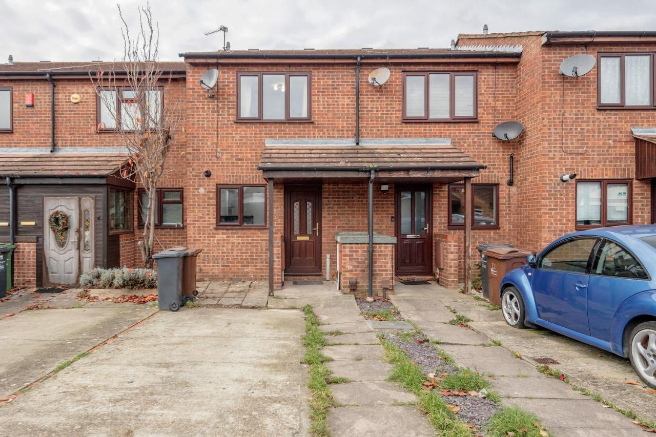 Lovely House In Dagenham / Barking With Free Parking, Wifi & Garden Eksteriør billede